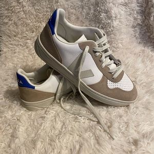 Mens Veja V-10 Low Top Sneaker